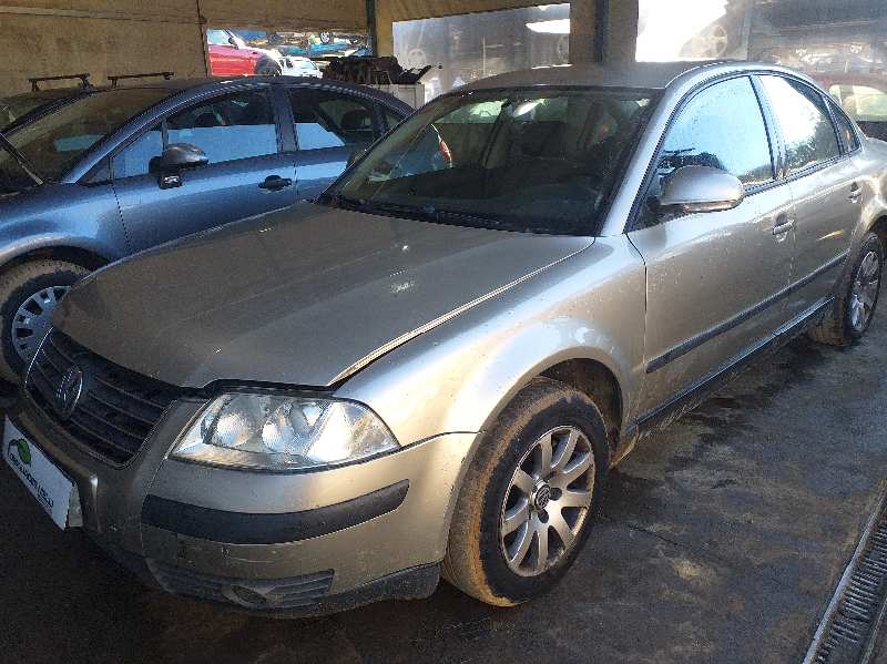 VOLKSWAGEN Passat B5 (1996-2005) Левая противотуманка переднего бампера 3B7941699A 18625547