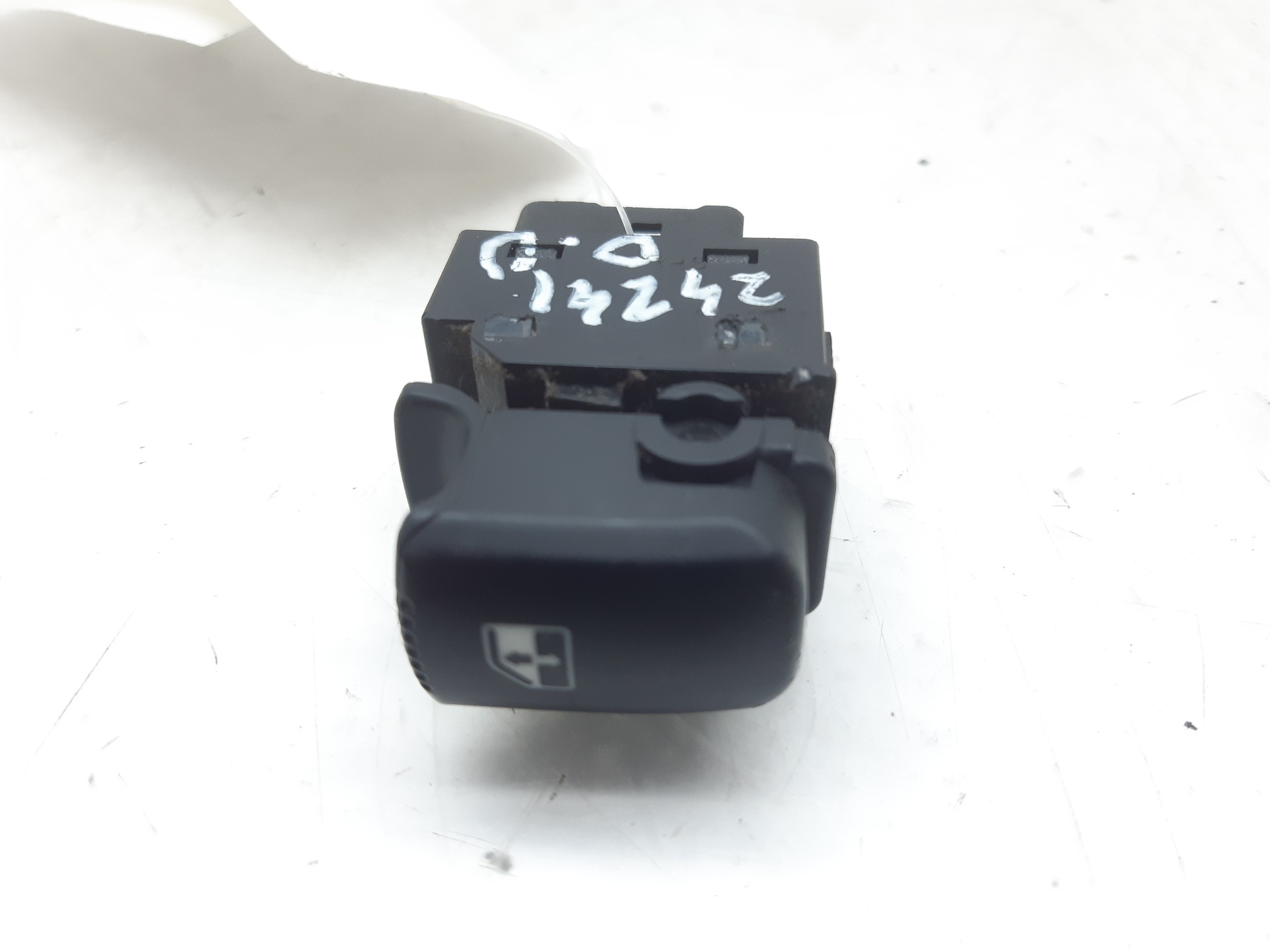 HYUNDAI Santa Fe CM (2006-2013) Front Right Door Window Switch 935802B500S4 24129807