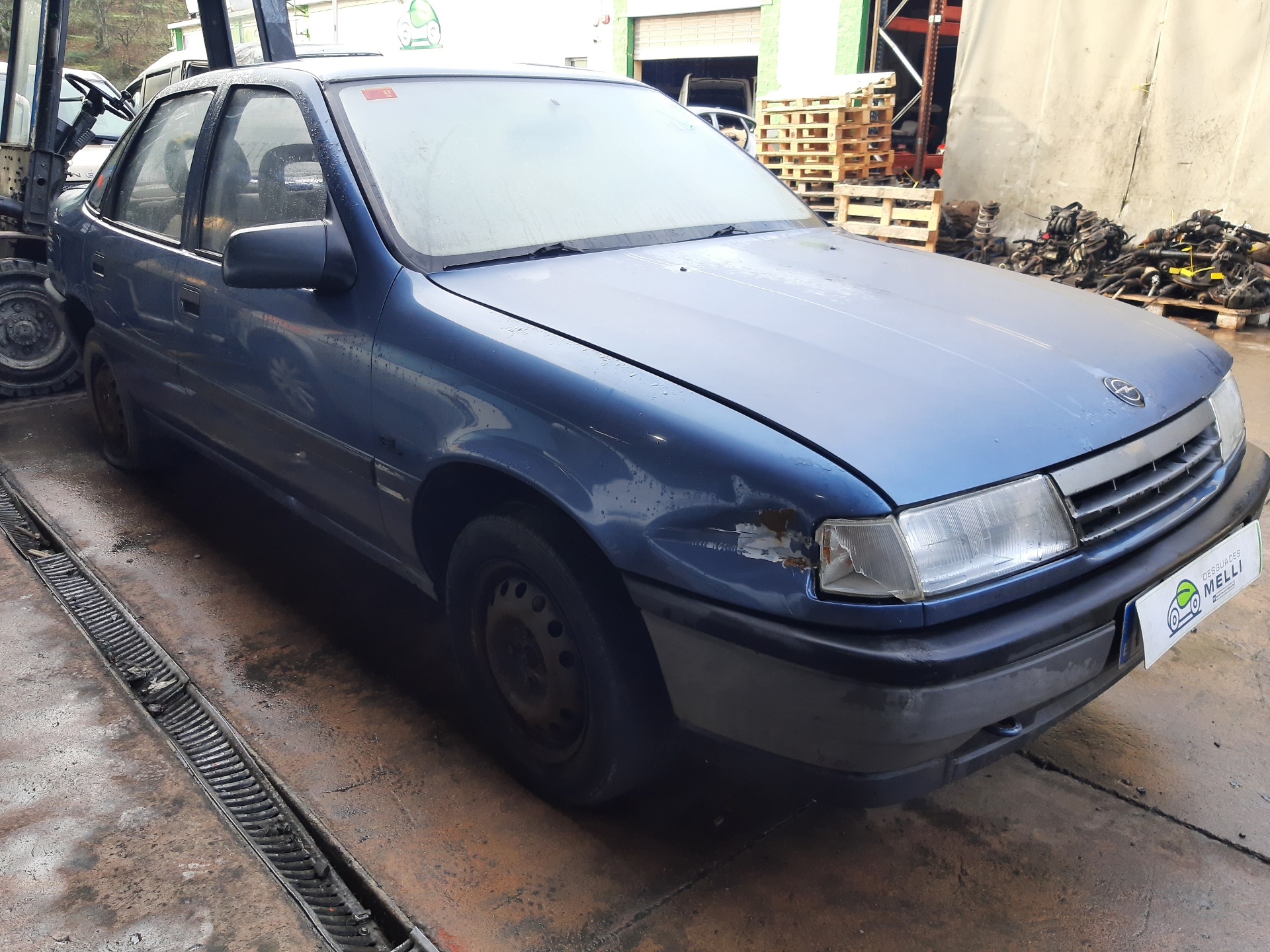 OPEL Vectra A (1988-1995) Priekšējais bamperis 90443418 23784752