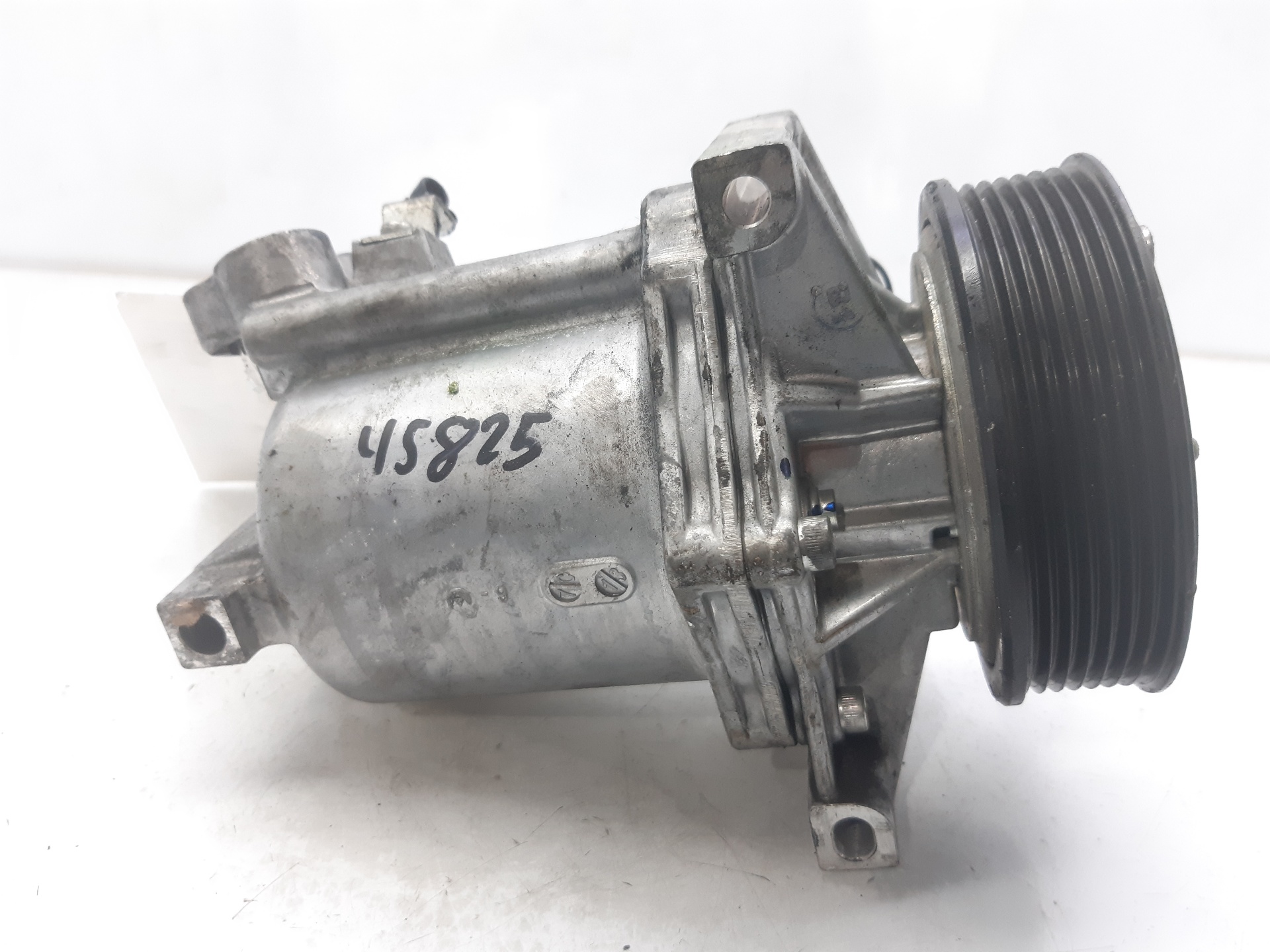 NISSAN Juke YF15 (2010-2020) Hасос кондиционера 926003ZL1A 18649074