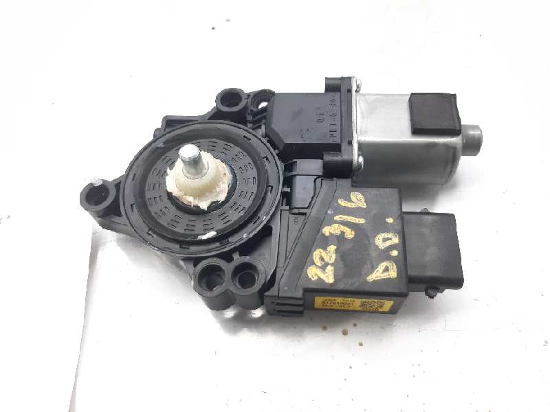 KIA Cee'd 2 generation (2012-2018) Front Right Door Window Control Motor 82460A2010 20791840