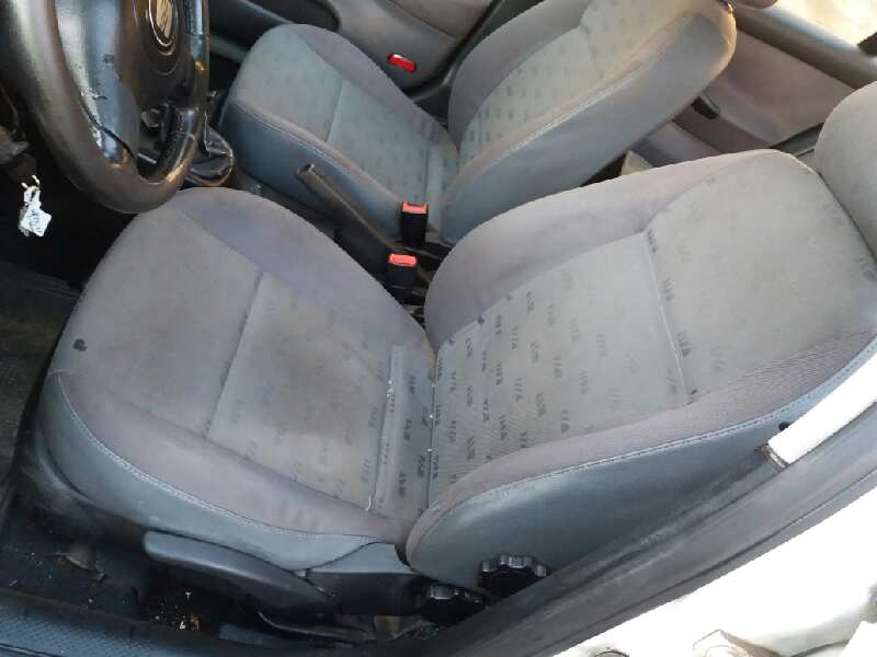 SEAT Toledo 2 generation (1999-2006) Priekinis dešinys saugos diržas 33009583 20175860