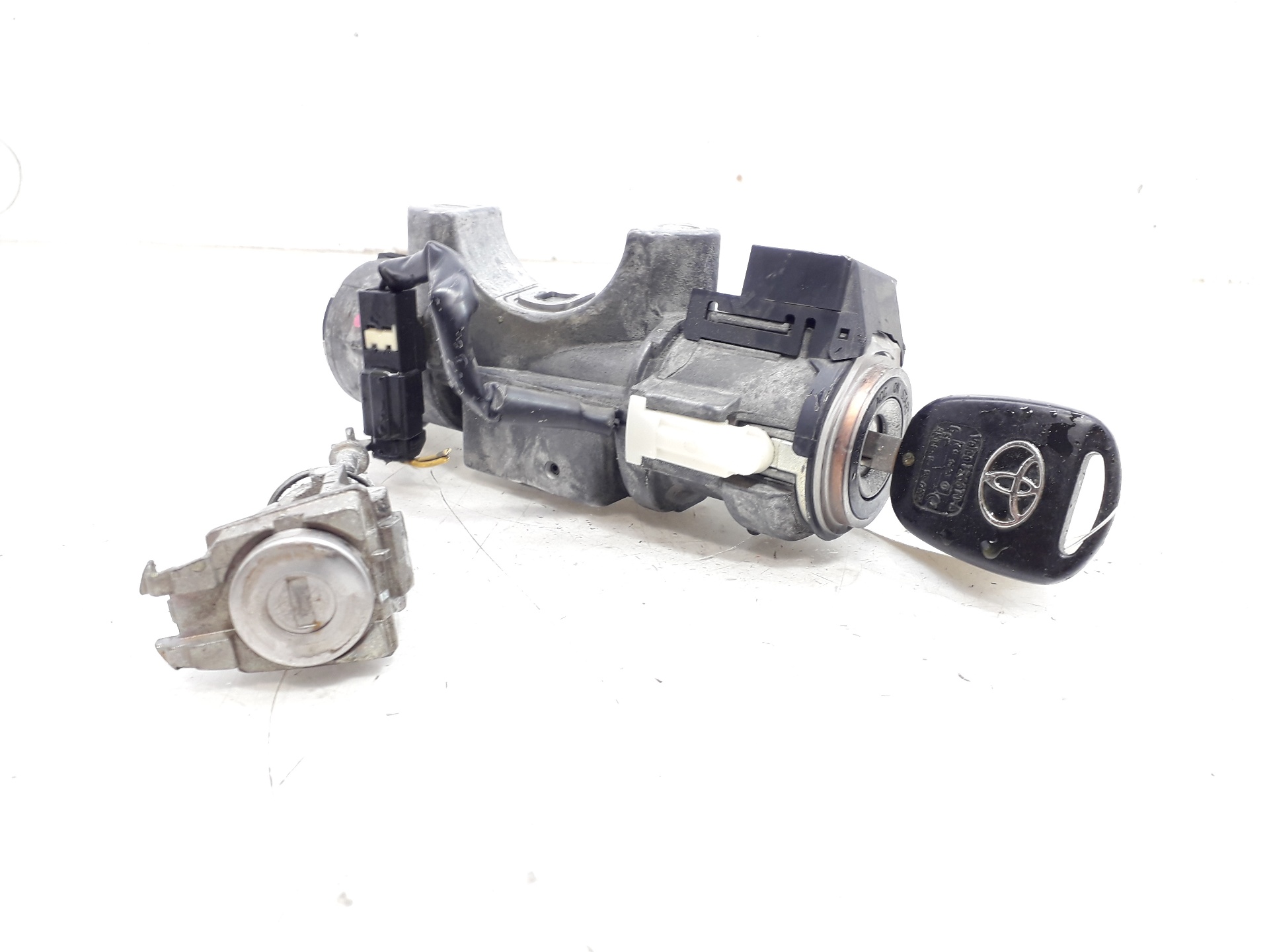 TOYOTA Avensis 2 generation (2002-2009) Ignition Lock N0501517 20991543