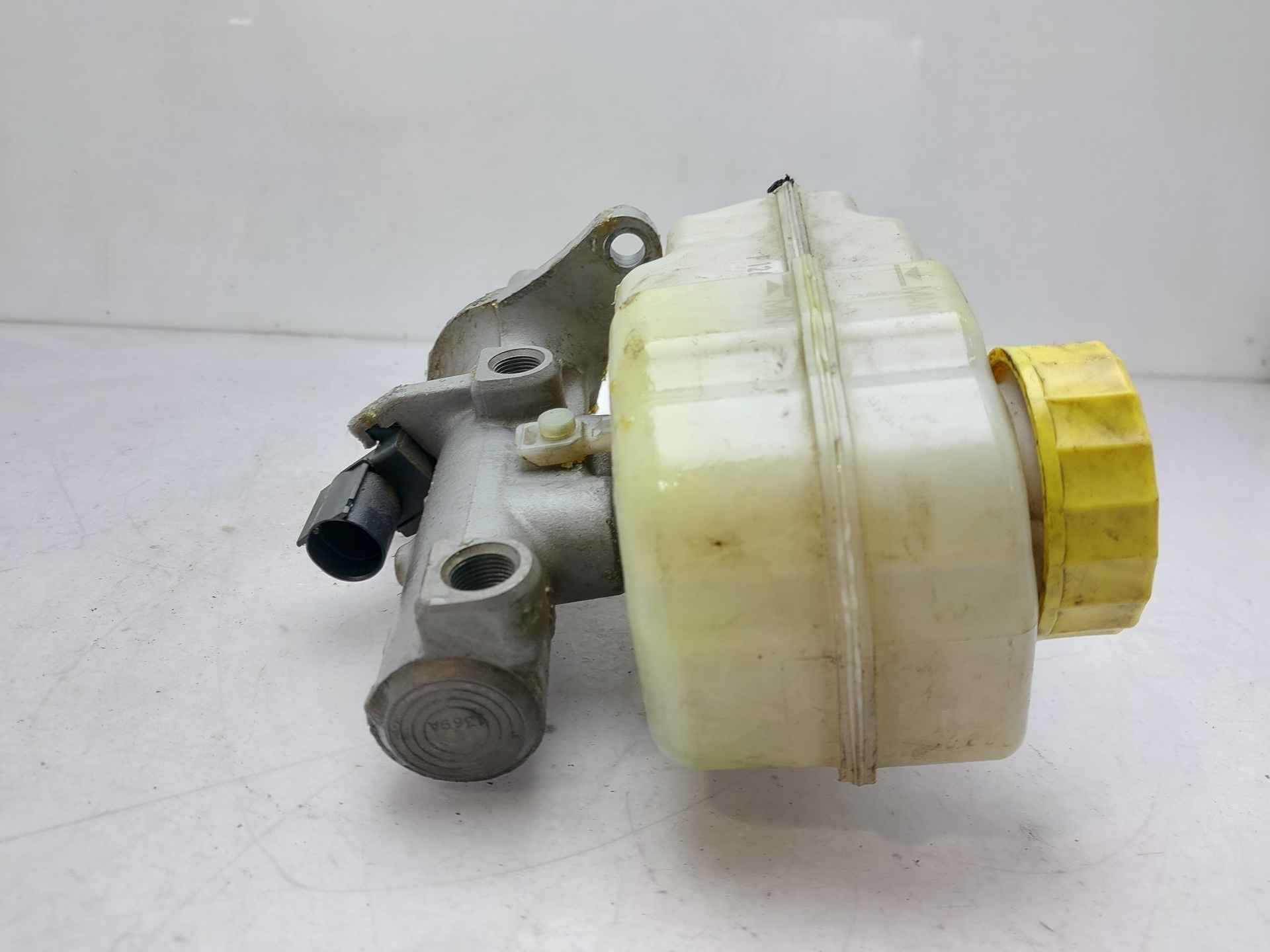 SEAT Ibiza 4 generation (2008-2017) Brake Cylinder 6R0611301A 18632408