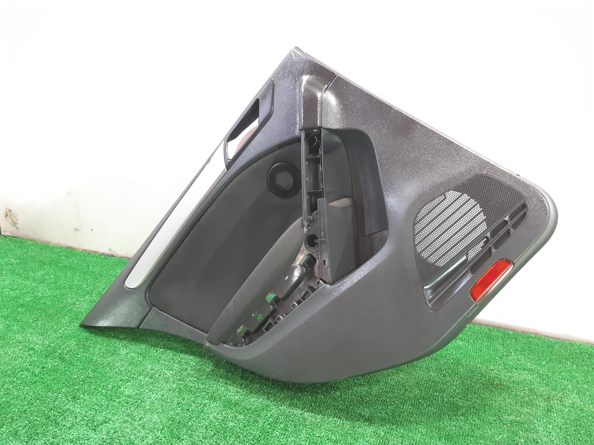 CHEVROLET Golf 6 generation (2008-2015) Aizmugurējo kreiso durvju moldings 5K6867211 18794234