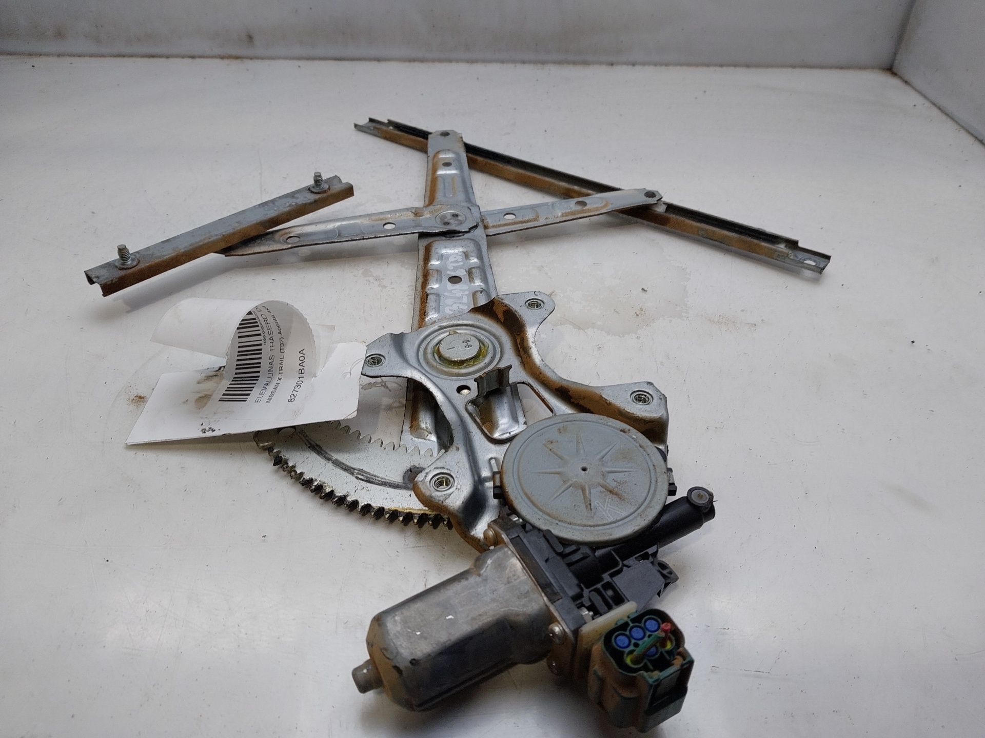 NISSAN X-Trail T32 (2013-2022) Regulator de geam ușă dreapta spate 827301BA0A 24300688