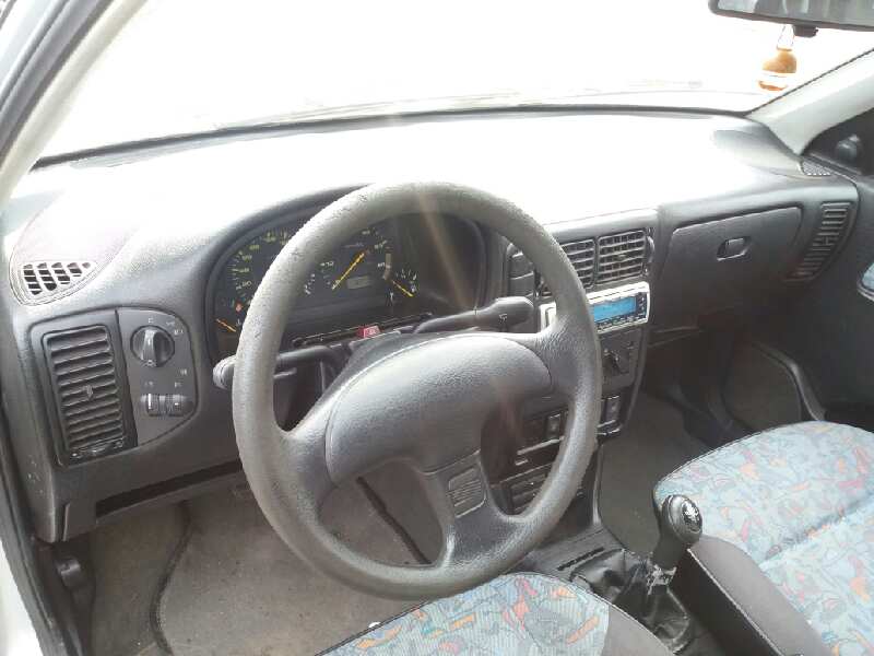 SEAT Cordoba 1 generation (1993-2003) Priekinių dešinių durų veidrodis 415312302 20171873