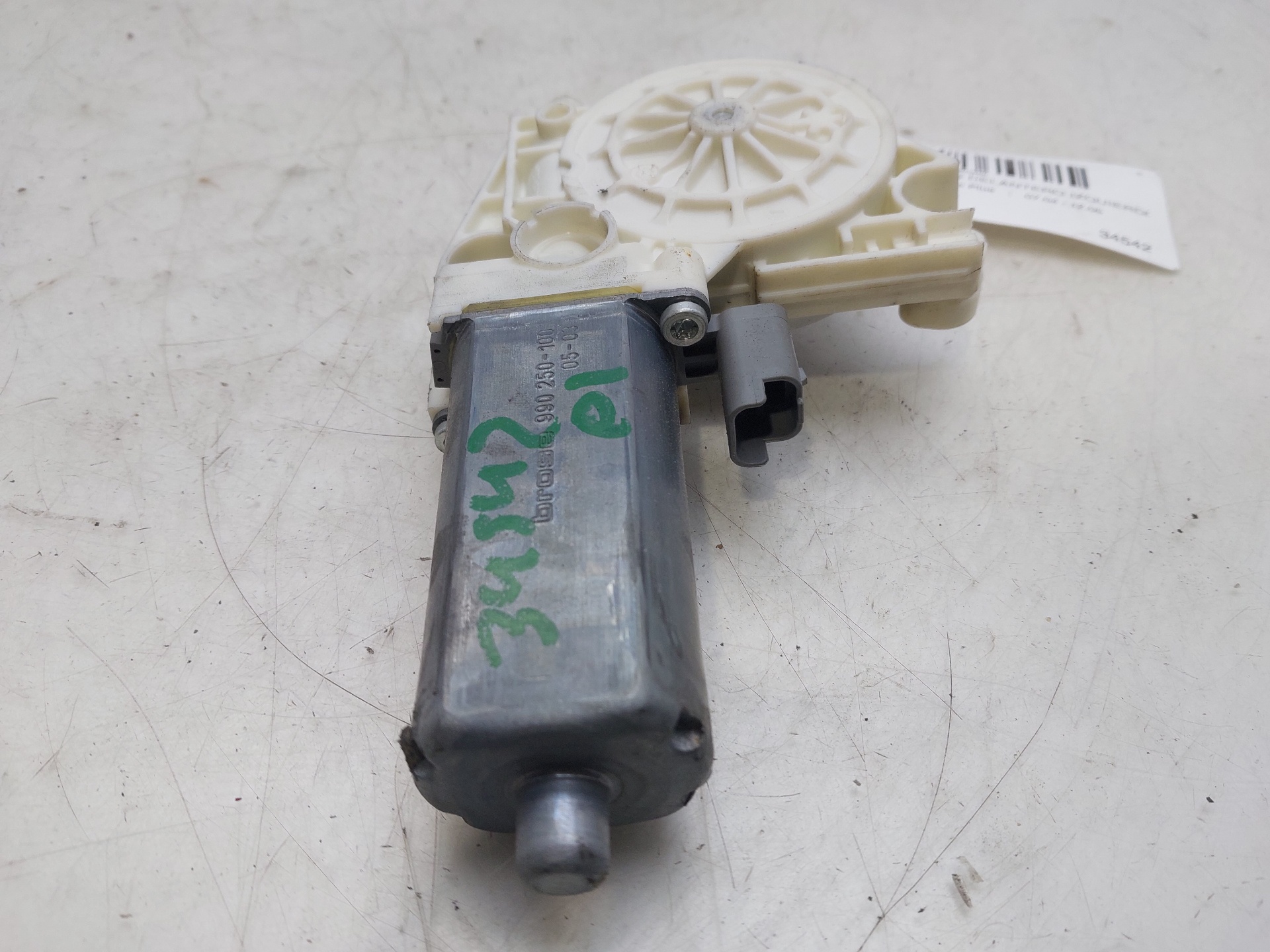 MERCEDES-BENZ C-Class W204/S204/C204 (2004-2015) Front Left Door Window Regulator Motor 0130822022 25408345