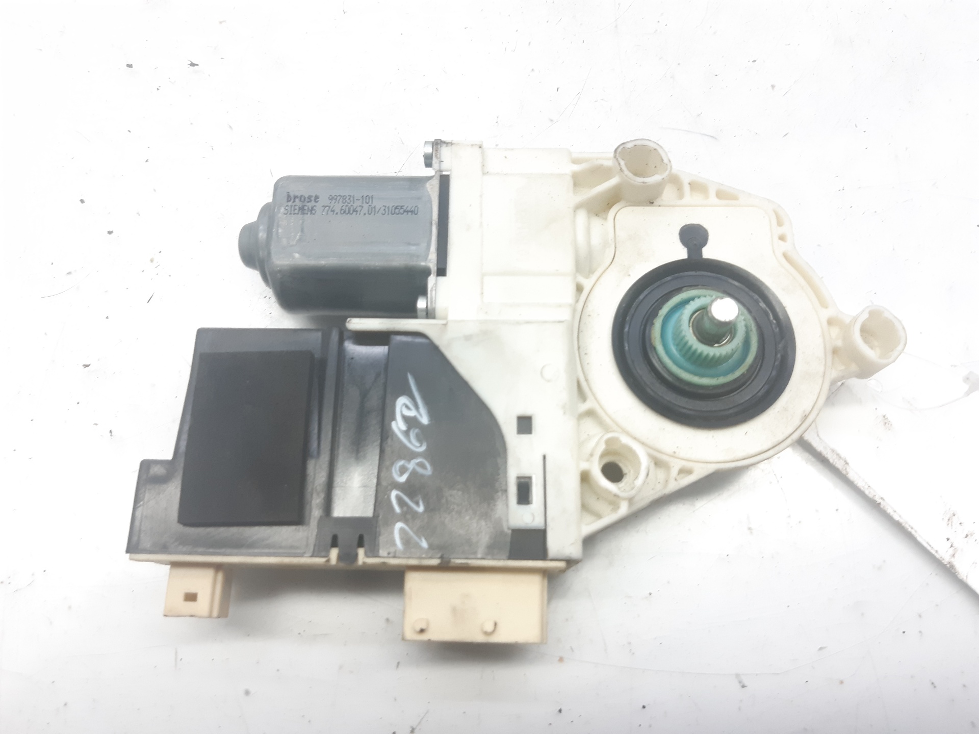 CITROËN C4 1 generation (2004-2011) Moteur de commande de vitre de porte avant droite 996388102 18651457