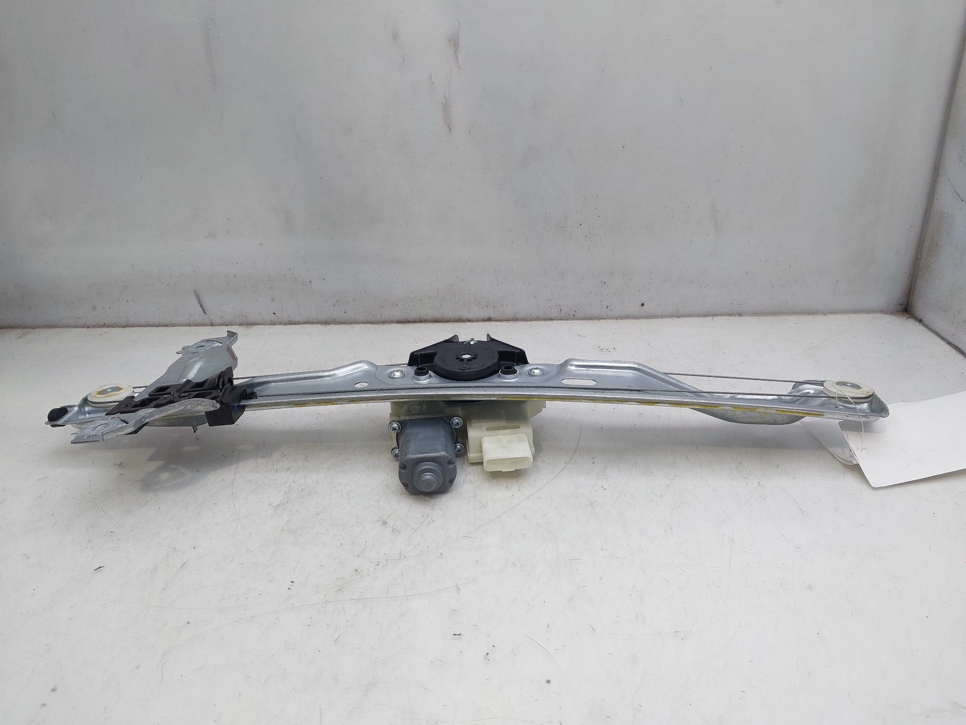 NISSAN Qashqai 2 generation (2013-2023) Front Right Door Window Regulator 80700HV00C 24149663