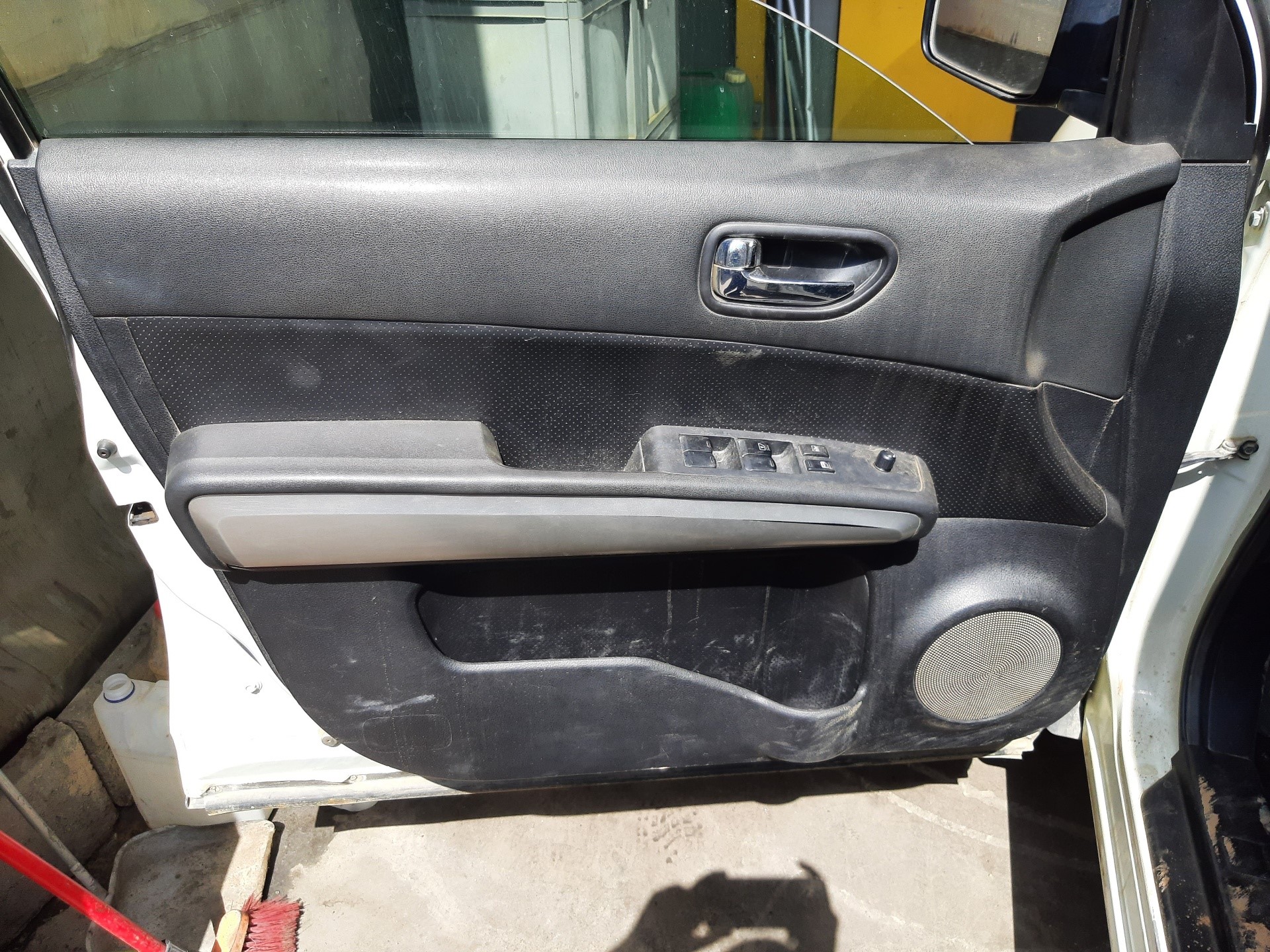 NISSAN X-Trail T31 (2007-2014) Front Right Door Window Switch 254110V000 21011816