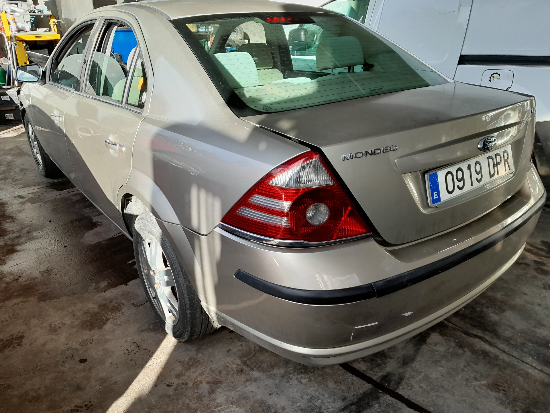 FORD Mondeo 3 generation (2000-2007) Priekinių kairių durų išorinė rankenėlė 4S71X219A65EE 22472666