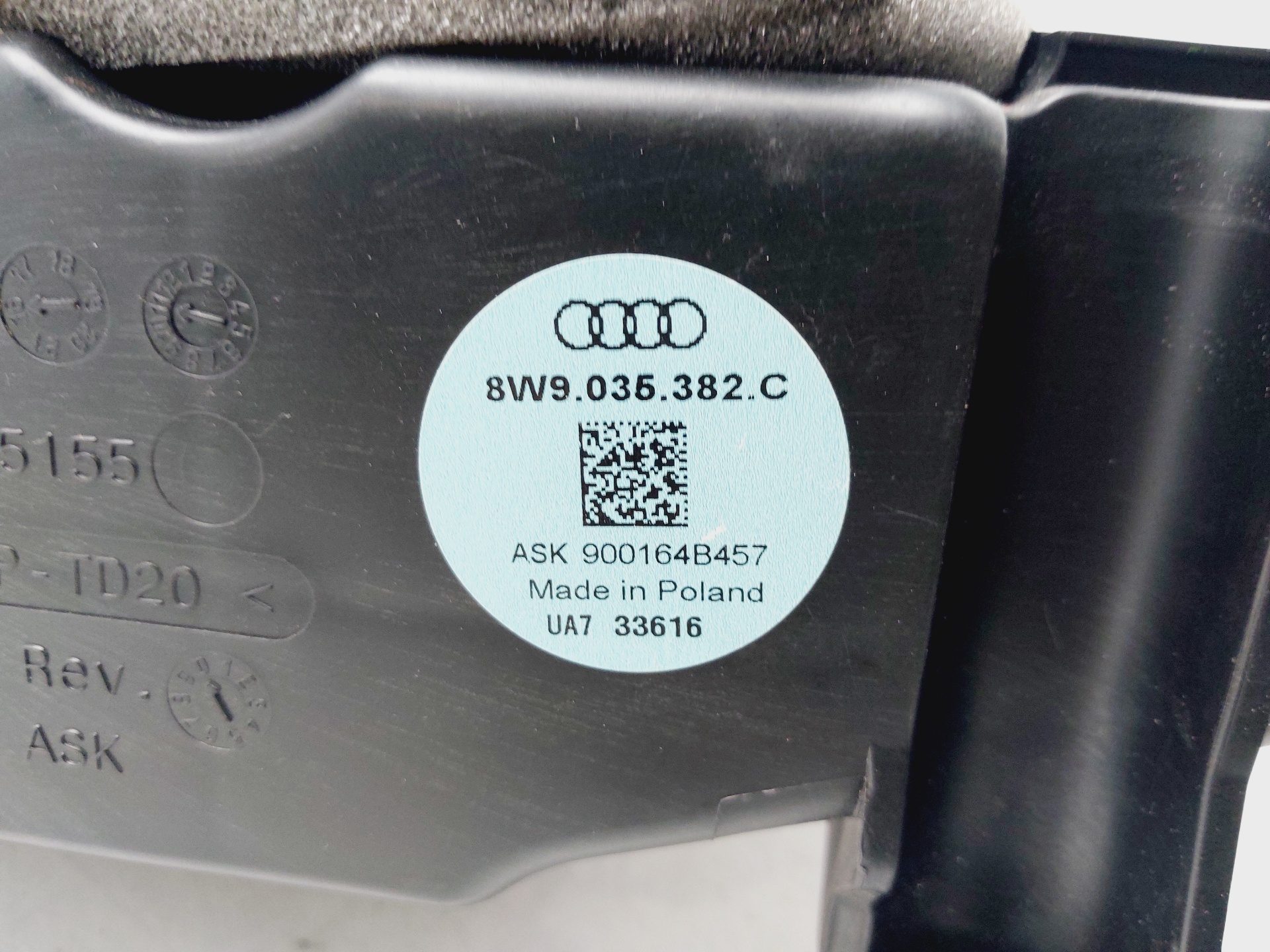 AUDI A4 B9/8W (2015-2024) Субуфер 8W9035382C 25448576