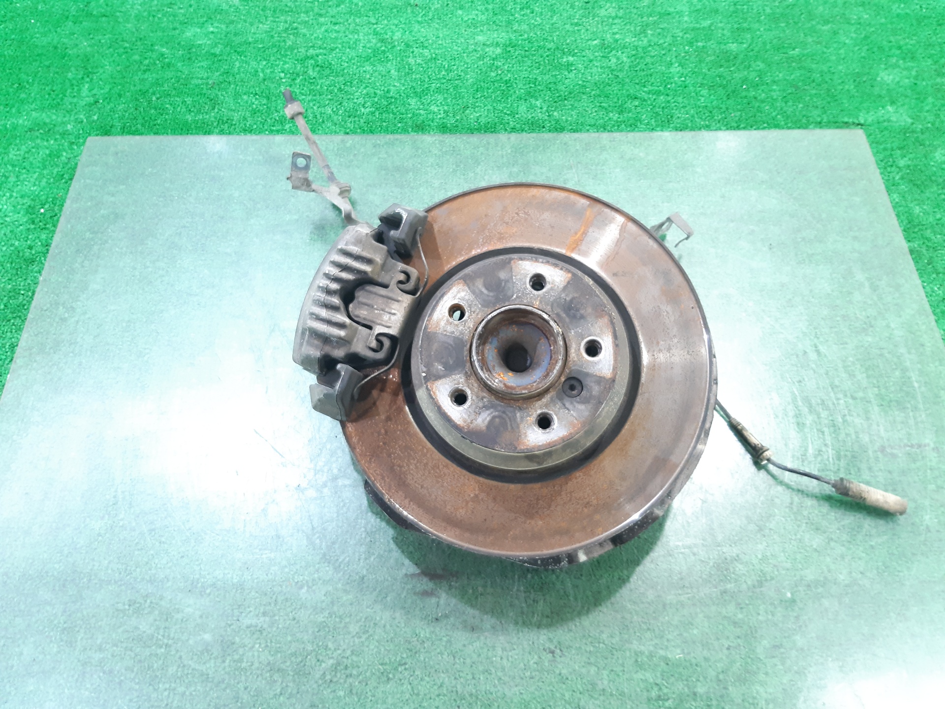 BMW 3 Series E90/E91/E92/E93 (2004-2013) Front Right Wheel Hub 31216793924 24948108