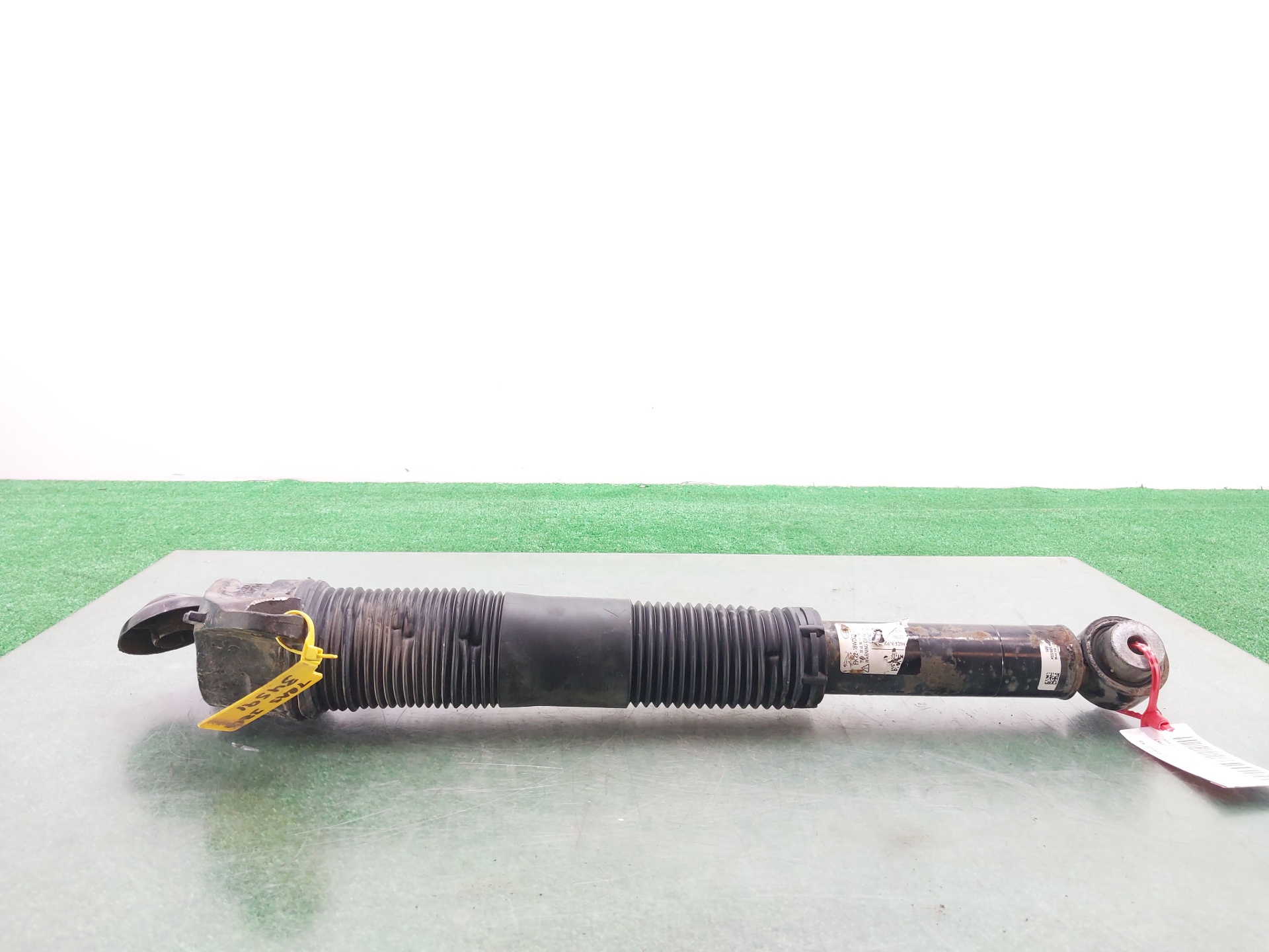 LAND ROVER Discovery Sport 1 generation (2014-2024) Rear Left Shock Absorber FK7218W003CC 25268831