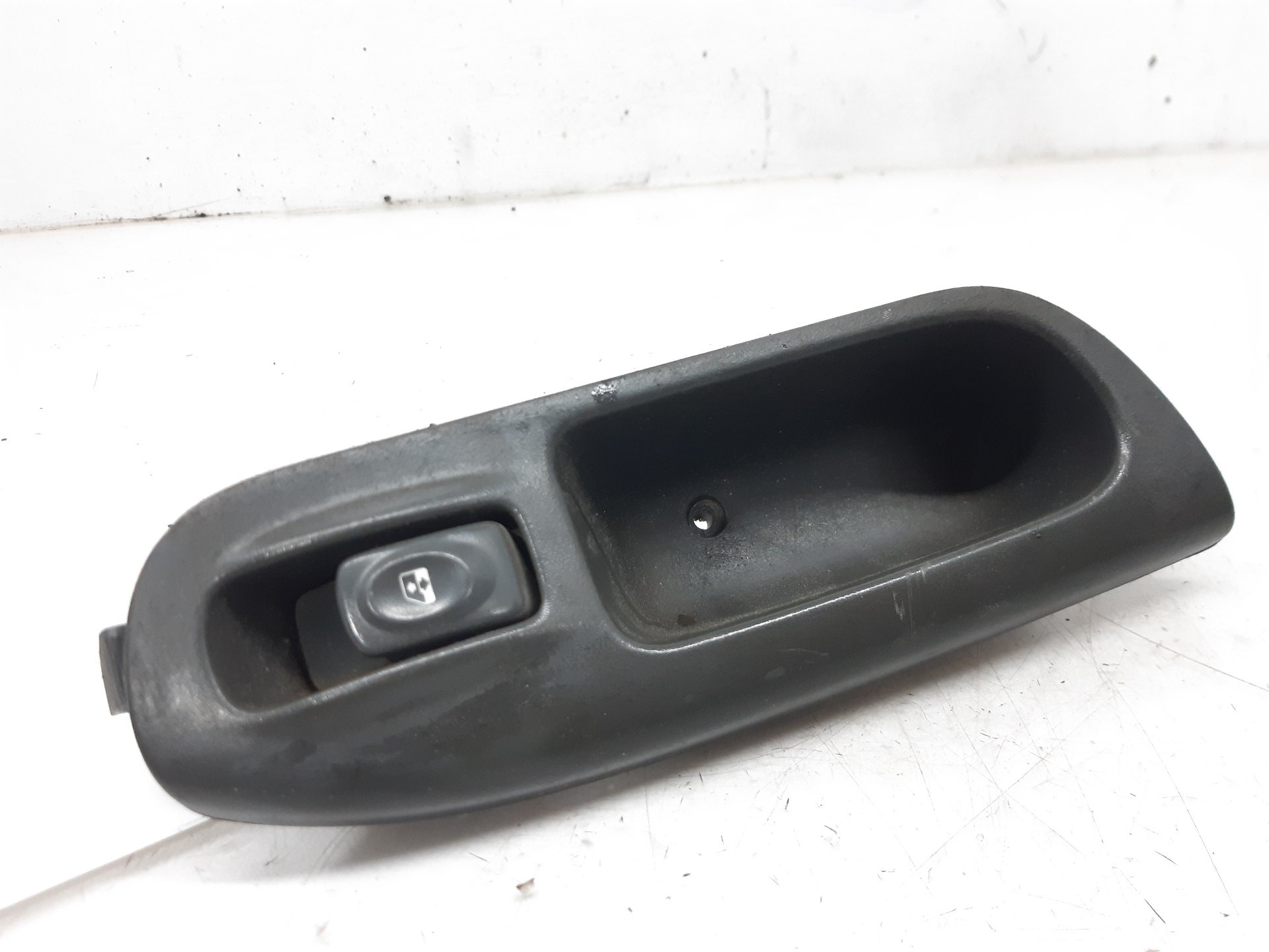 RENAULT Scenic 1 generation (1996-2003) Front Right Door Window Switch 7700432962 21011628