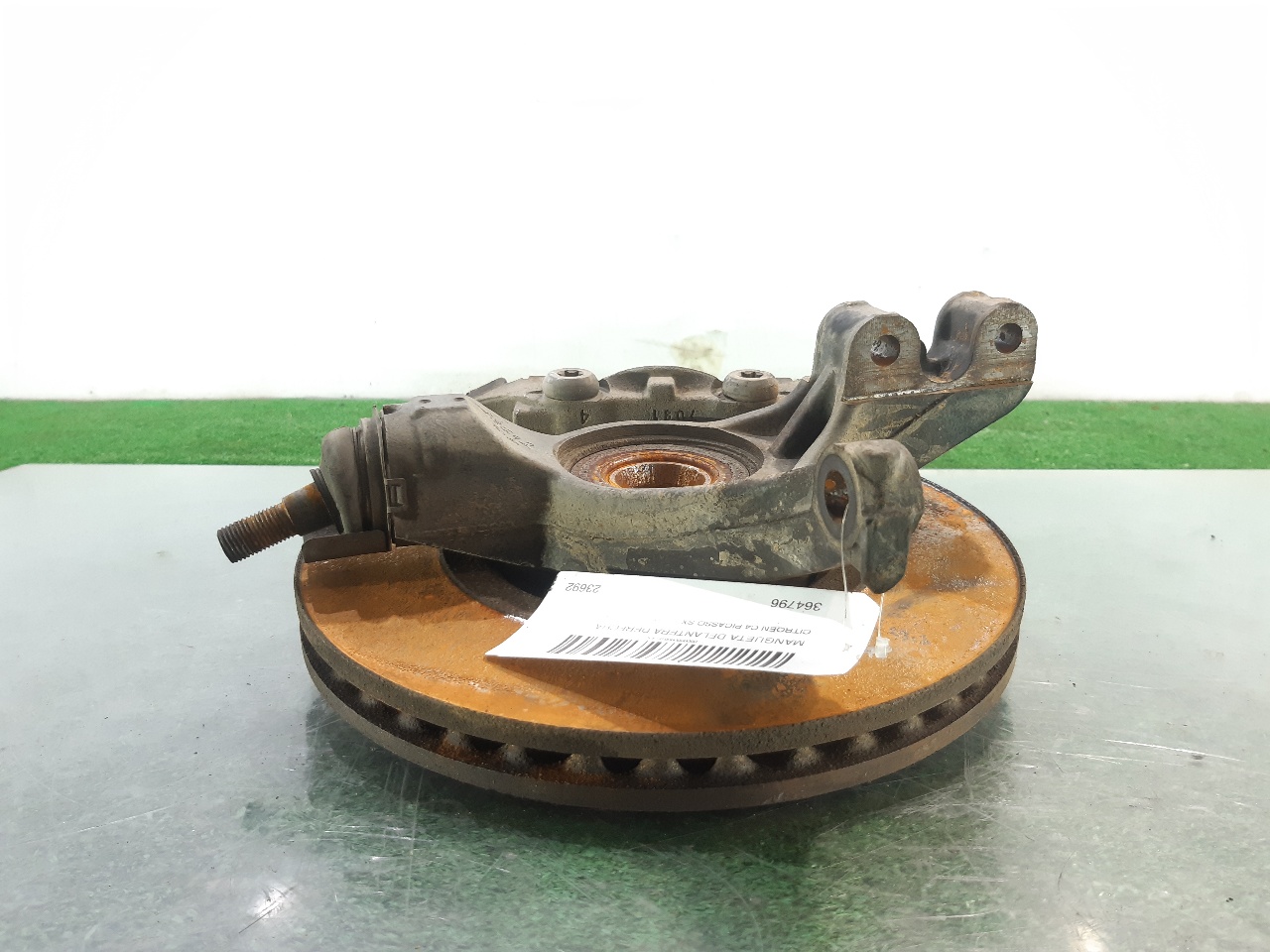 CITROËN C4 Picasso 1 generation (2006-2013) Front Right Wheel Hub 364796 18675531