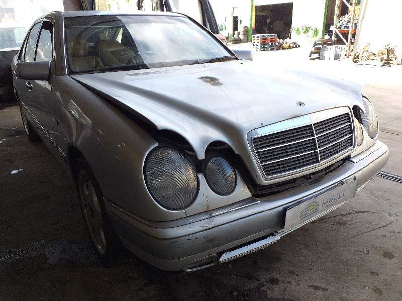 MERCEDES-BENZ E-Class W210 (1995-2002) Vasen takavalo A2108200964 24005189