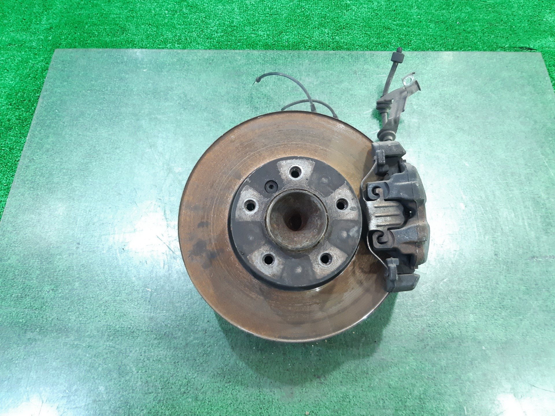 BMW 3 Series E90/E91/E92/E93 (2004-2013) Front Left Wheel Hub 31216793923 22305103