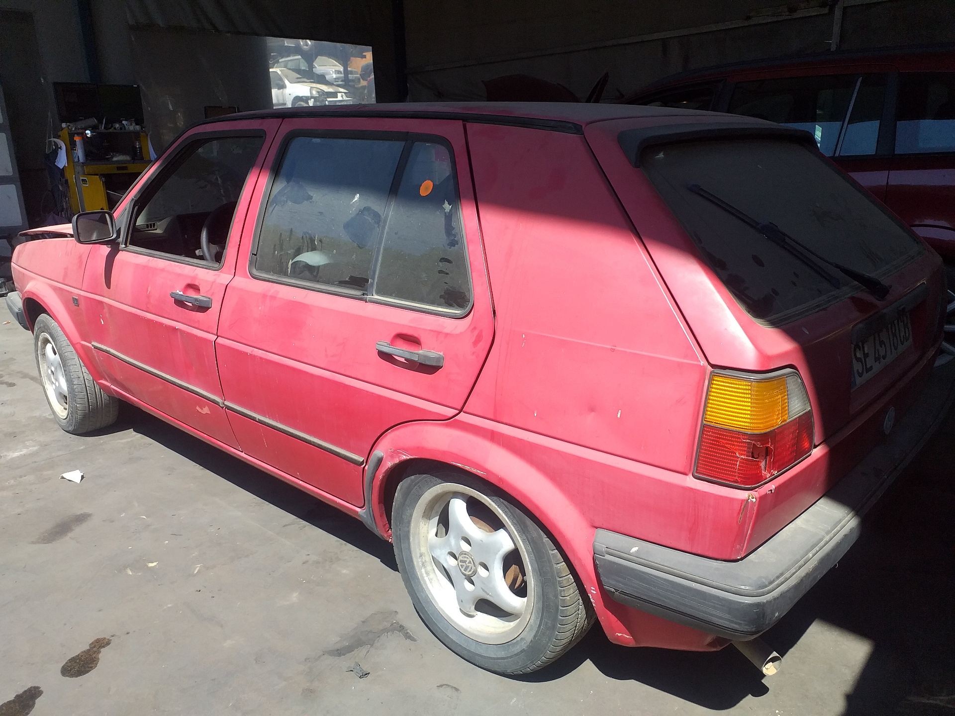 VOLKSWAGEN Golf 2 generation (1983-1992) Vänster bakre inre öppningshandtag 321837235A 24129542