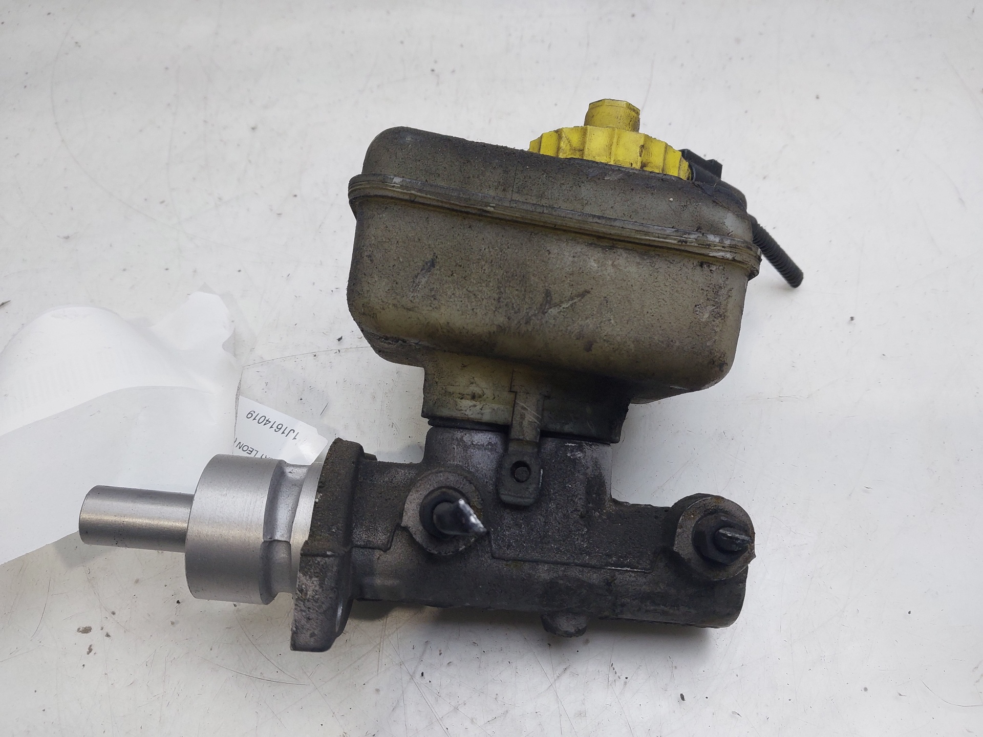 SEAT Leon 1 generation (1999-2005) Brake Cylinder 1J1614019 23546321