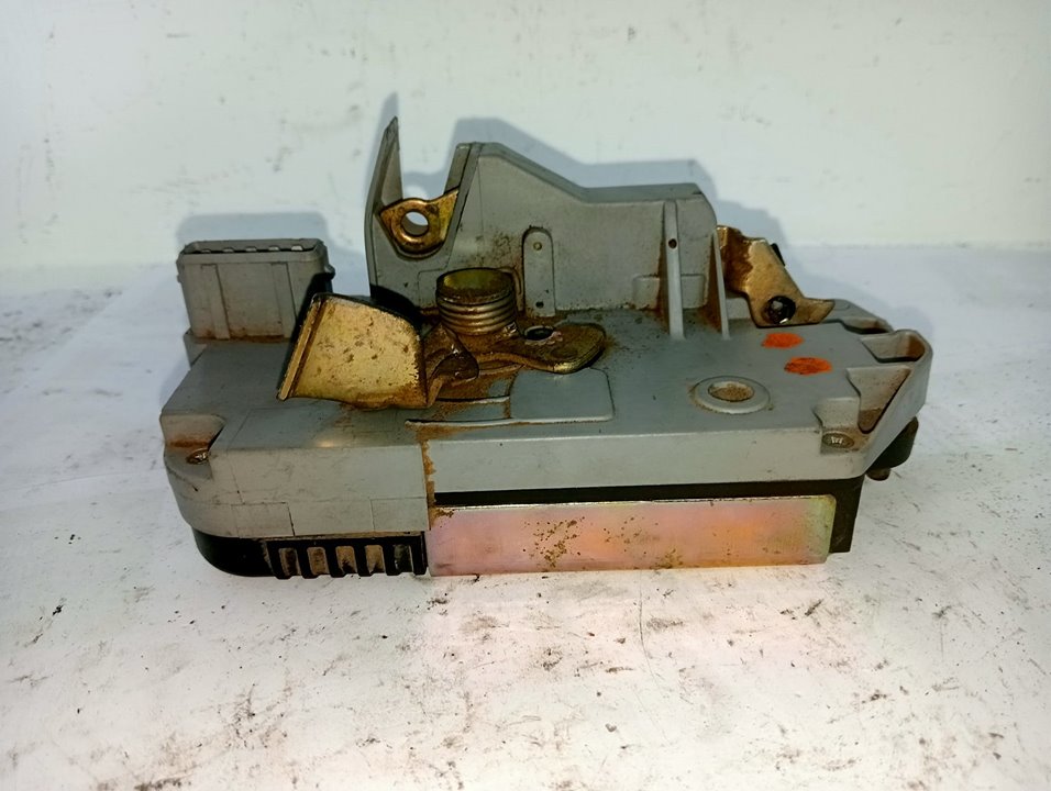 Cerradura puerta trasera derecha 913856 de Peugeot 306 1996-0 - pieza usada