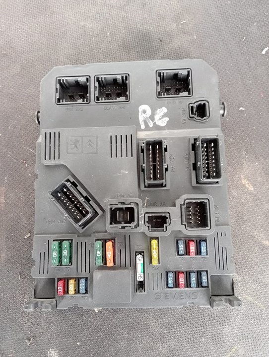 Caja de relés / fusibles 9650584680 de Peugeot 206 1999-2005 - pieza usada