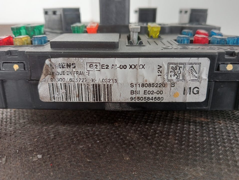 Caja de relés / fusibles 9650584680 de Peugeot 206 1999-2005