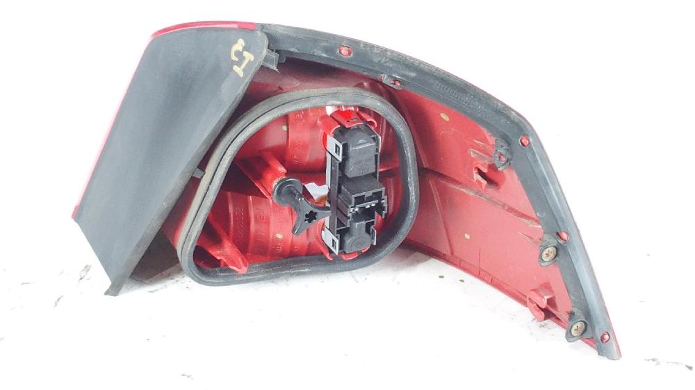 Pisca tras esquerdo F4R Q7 8200014359 de Renault Vel satis (bj0_) 2002-0 163 CV - pieza usada