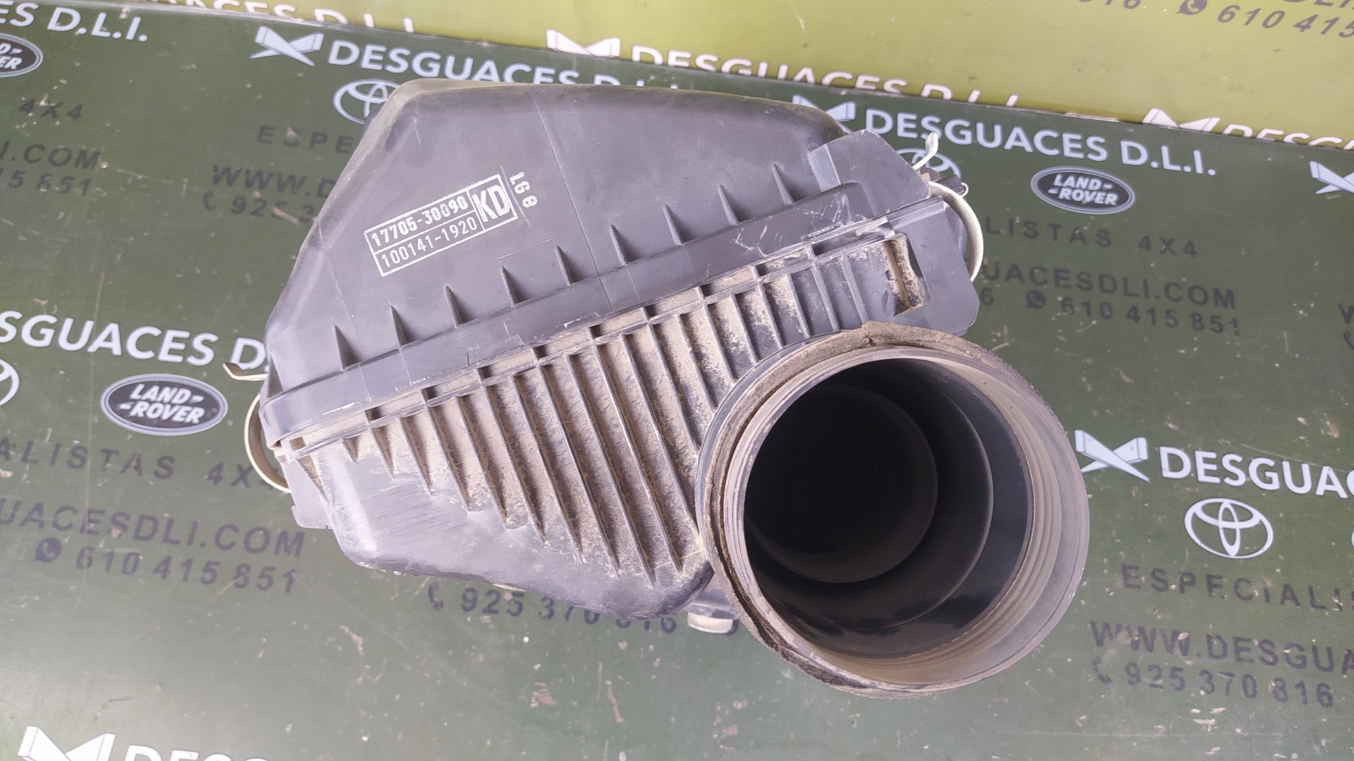 Filtro de aire 1KD 1770530090 de Toyota Land cruiser 2002-2009 con 152000 km - pieza usada
