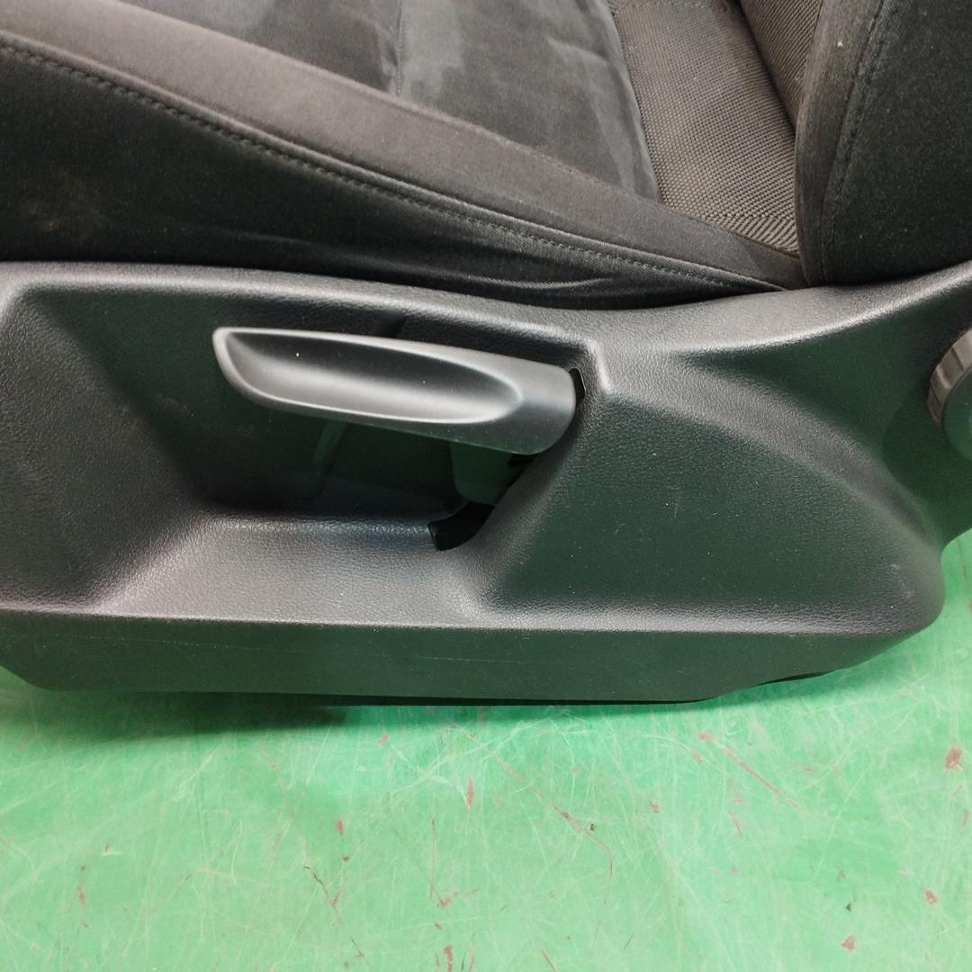 VOLKSWAGEN Tiguan 1 generation (2007-2017) Front Left Seat 22289779