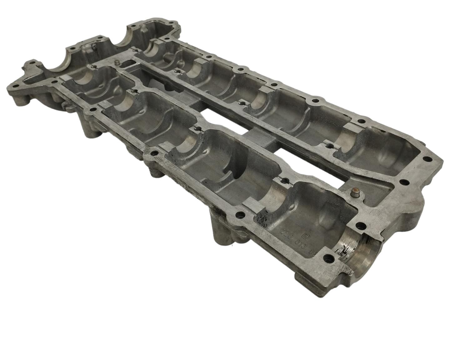 MERCEDES-BENZ C-Class W204/S204/C204 (2004-2015) Valve Cover A6420101230 22322417