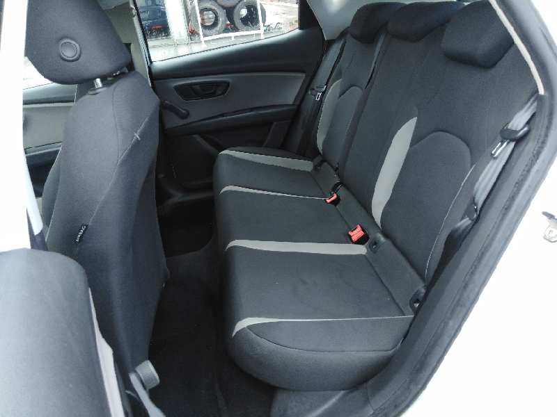 SEAT Leon 3 generation (2012-2020) Variklio dekoratyvinė plastmasė (apsauga) 04L103925J, OBSERVARFOTOS, 04L103925J 24533852