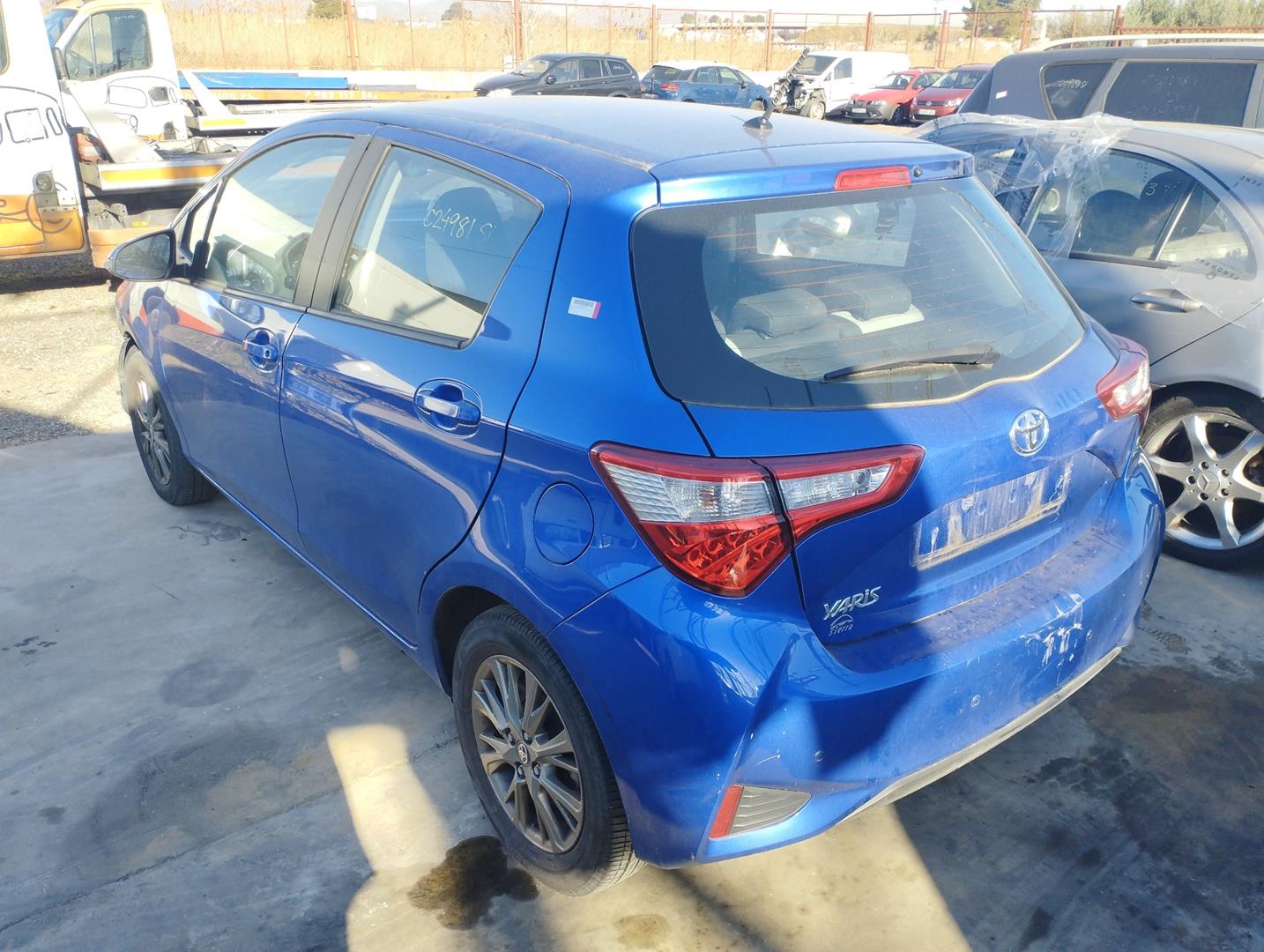 TOYOTA Yaris 3 generation (2010-2019) Oikea etuistuin 20391149