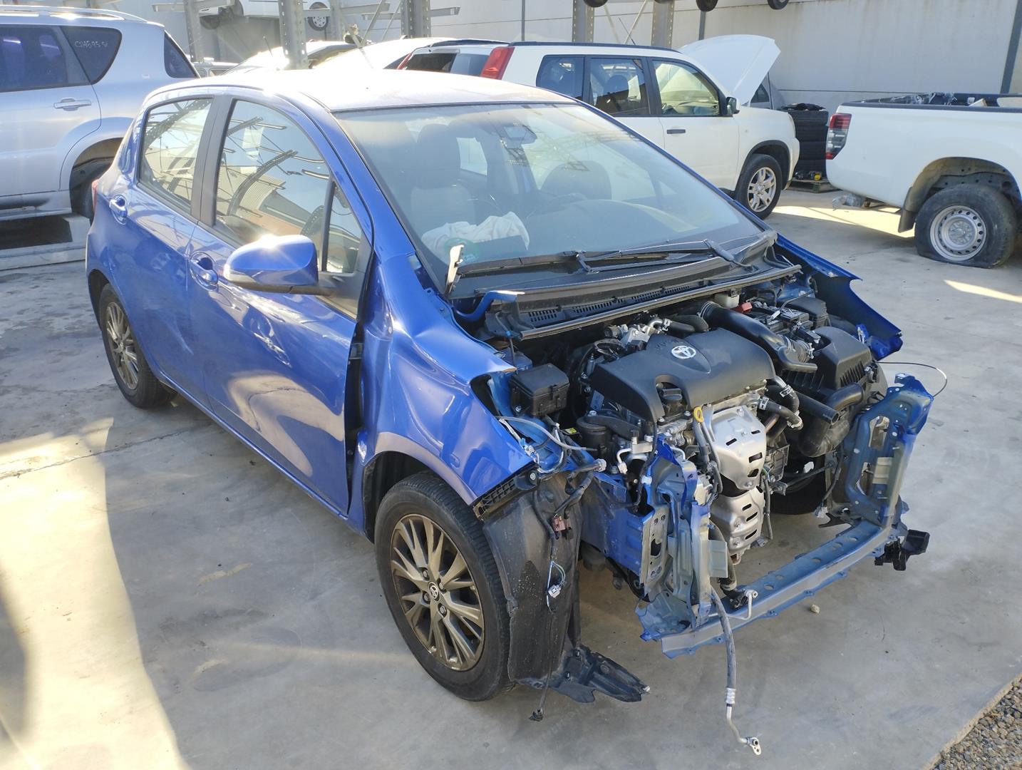 TOYOTA Yaris 3 generation (2010-2019) Oikea etuistuin 20391149