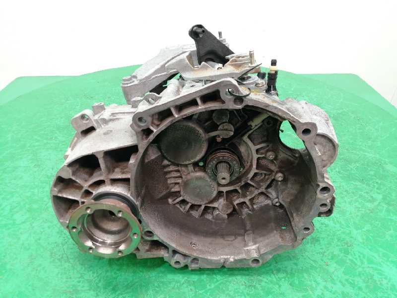 VOLKSWAGEN Passat B7 (2010-2015) Gearbox NFU 21667376