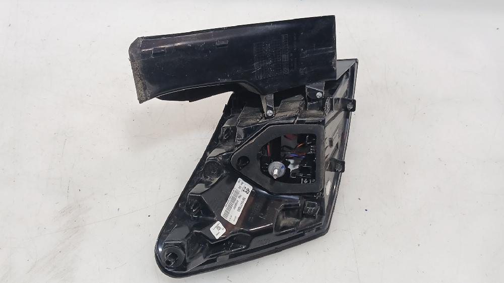 Piloto trasero derecho YHZ 9810477080 de Peugeot 3008 suv (mc_, mr_, mj_, m4_) 2016-2026 131 CV con 67875 km - pieza usada
