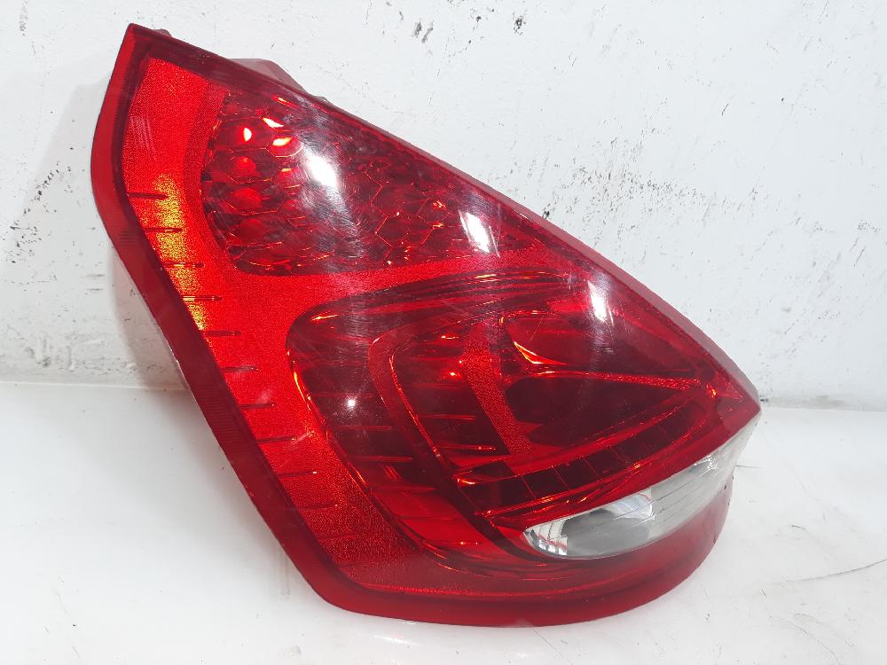 Feu arrière gauche KVJA 1709553 de Ford Fiesta vi (cb1, ccn) 2008-2013 70 CV - pieza usada