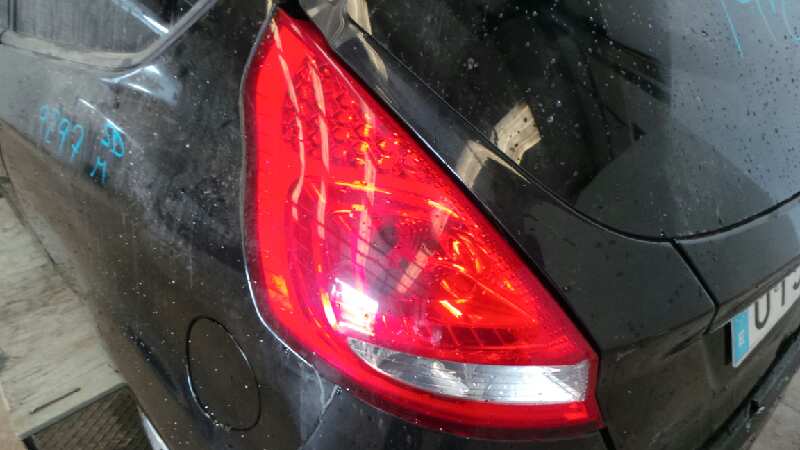 Feu arrière gauche HHJC 1709553 de Ford Fiesta vi (cb1, ccn) 2008-2013 90 CV - pieza usada