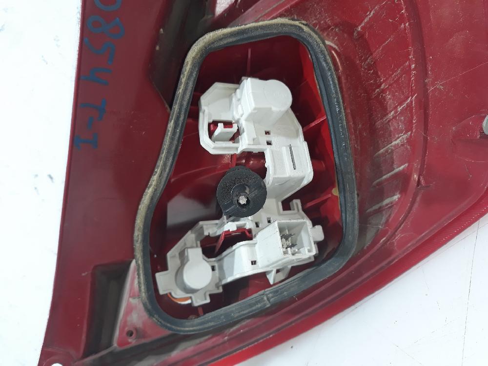 Feu arrière gauche KVJA 1709553 de Ford Fiesta vi (cb1, ccn) 2008-2013 70 CV - pieza usada