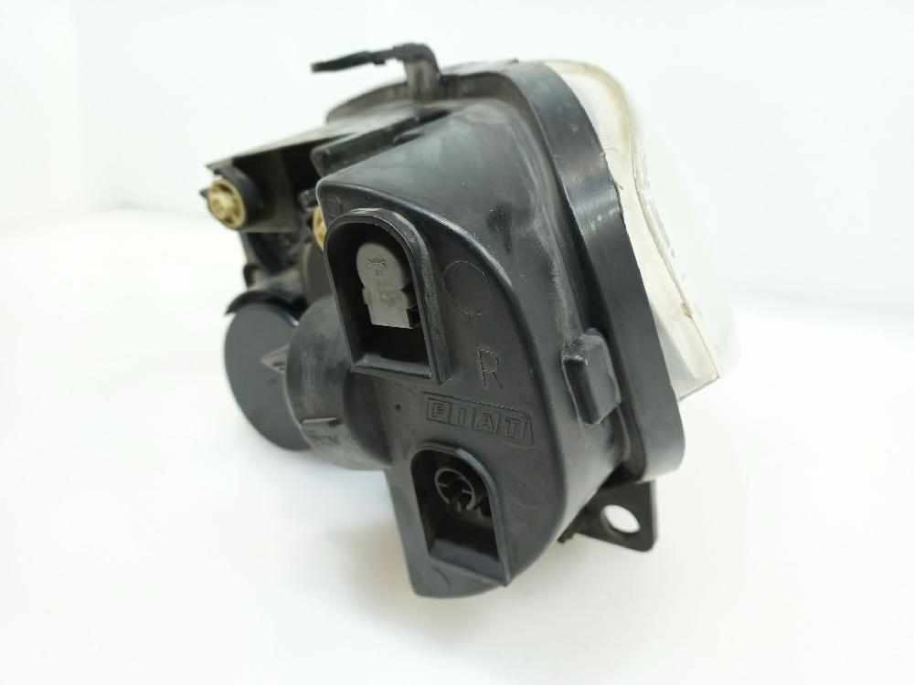 Faro derecho 51760025 de Fiat Punto (188_) 1999-2010 80 CV - pieza usada