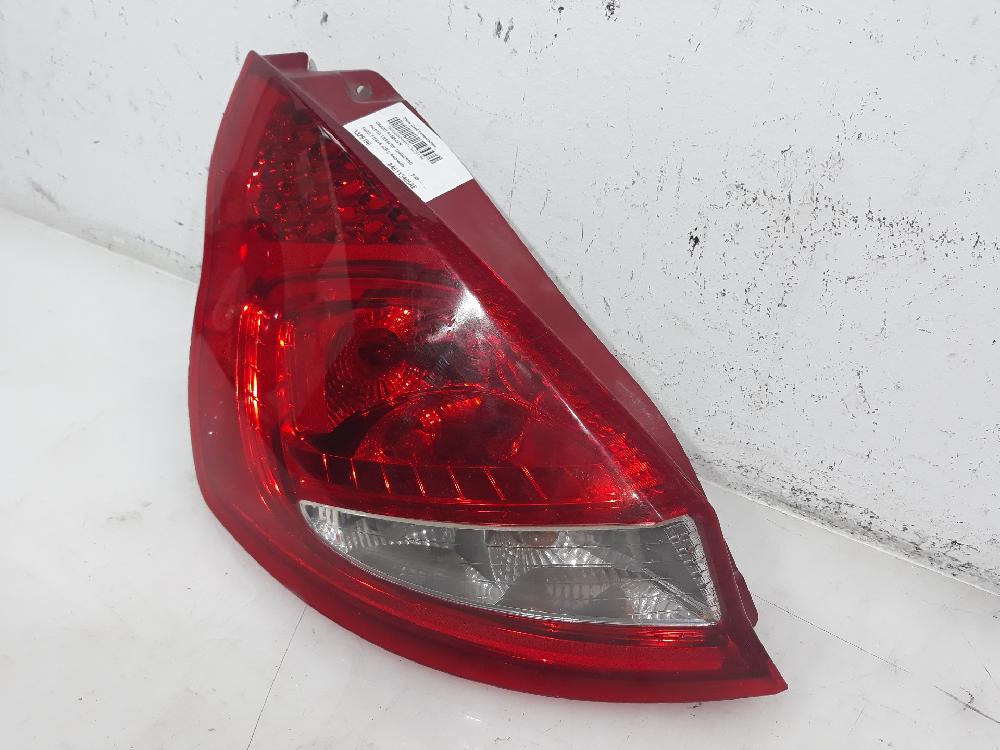 Feu arrière gauche KVJA 1709553 de Ford Fiesta vi (cb1, ccn) 2008-2013 70 CV - pieza usada