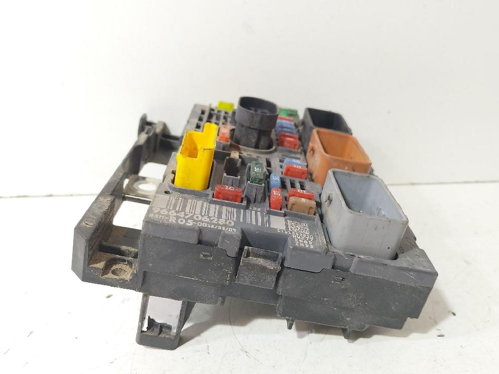 Caja de relés / fusibles 9HZ (DV6TED4) 9664706280 de Citroen Berlingo multispace (b9) 2008-2022 109 CV
