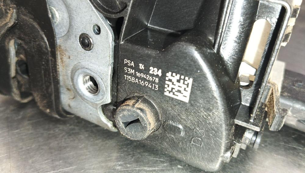 Serrure avant droit HNY 16942678 de Peugeot 3008 2016-2018 131 CV con 53100 km - pieza usada