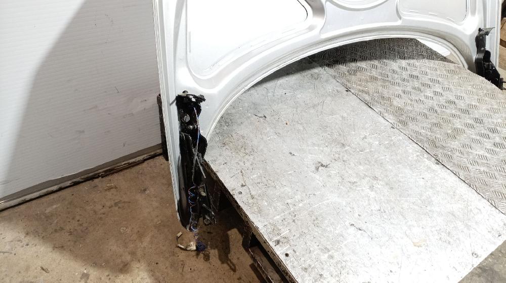 Portón trasero Z 18 XE 93164189 de Opel Tigra twintop (x04) 2004-2010 125 CV - pieza usada