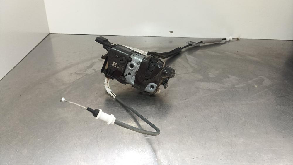 Serrure avant droit HNY 16942678 de Peugeot 3008 2016-2018 131 CV con 53100 km - pieza usada