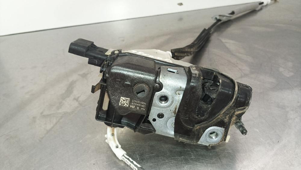 Serrure avant droit HNY 16942678 de Peugeot 3008 2016-2018 131 CV con 53100 km - pieza usada