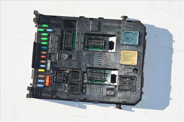 PEUGEOT 3008 1 generation (2010-2016) Fuse Box 28119759-5 24997717