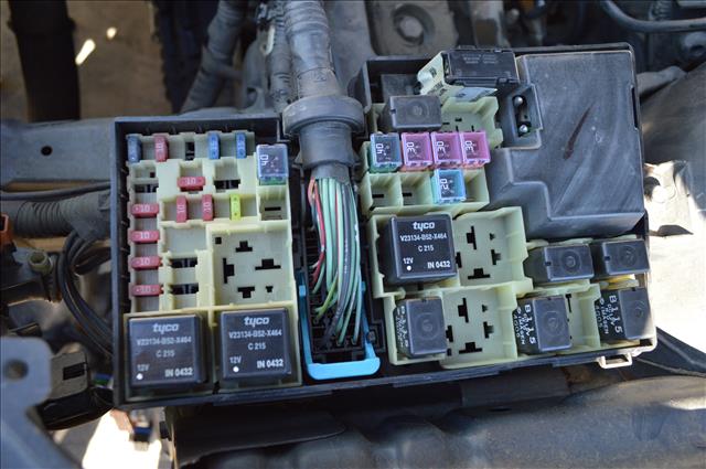 MAZDA 3 BK (2003-2009) Fuse Box 24999474