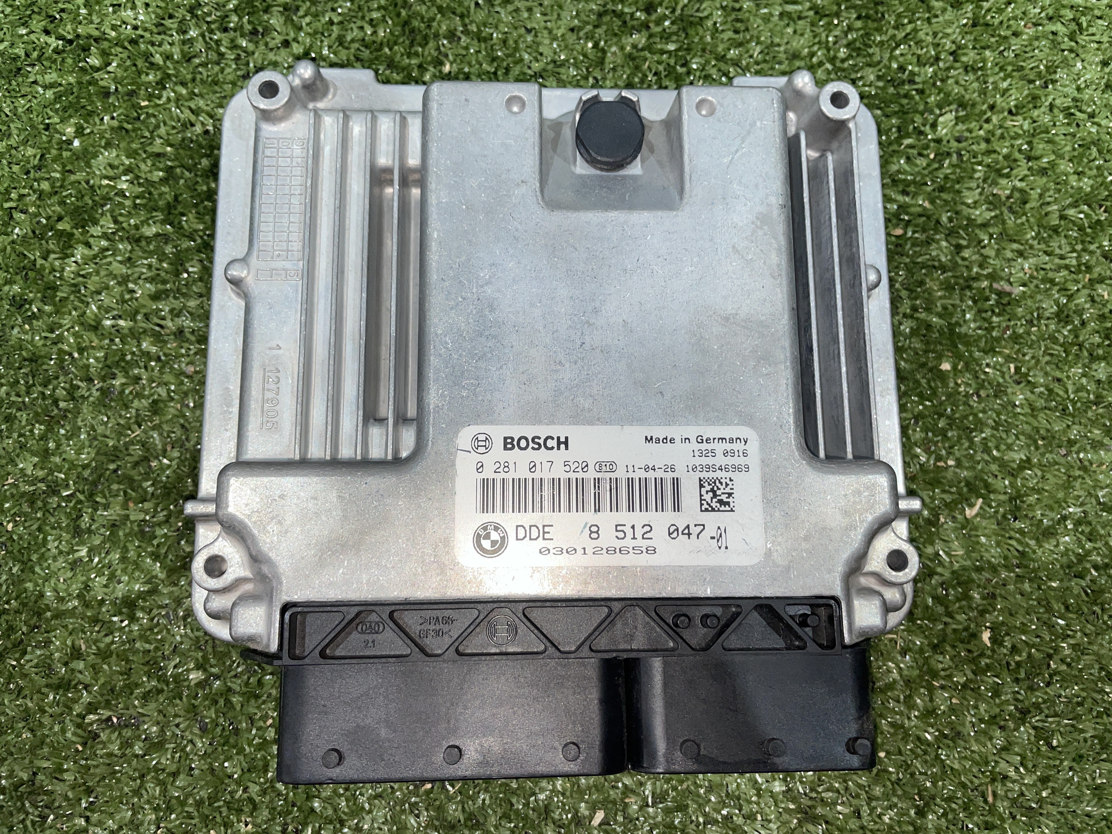 BMW 3 Series E90/E91/E92/E93 (2004-2013) Motorkontrolenhed ECU 0281017520,0281017520,8512047 23547563